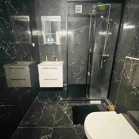 Proche Chateau De Avec Balcon Vu Sur Foret Et Parking Gratuit Pour 5 Personnes Maximum Daire Versay