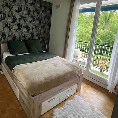 Proche Chateau De Avec Balcon Vu Sur Foret Et Parking Gratuit Pour 5 Personnes Maximum