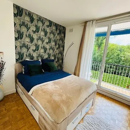 Proche Chateau De Avec Balcon Vu Sur Foret Et Parking Gratuit Pour 5 Personnes Maximum