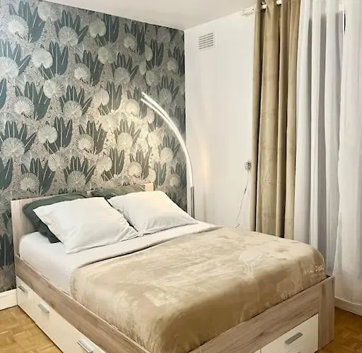 Proche Château De Avec Balcon Vu Sur Forêt Et Parking Gratuit Pour 5 Personnes Maximum Appartement