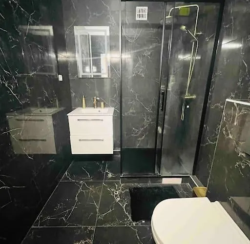 Proche Château De Avec Balcon Vu Sur Forêt Et Parking Gratuit Pour 5 Personnes Maximum Appartement Versailles