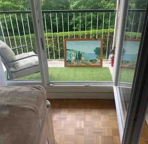 Proche Château De Avec Balcon Vu Sur Forêt Et Parking Gratuit Pour 5 Personnes Maximum