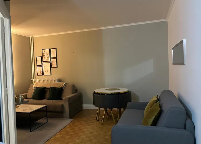 Proche Château De Avec Balcon Vu Sur Forêt Et Parking Gratuit Pour 5 Personnes Maximum Appartement