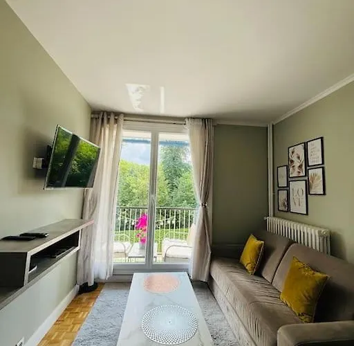 Proche Château De Avec Balcon Vu Sur Forêt Et Parking Gratuit Pour 5 Personnes Maximum Appartement Versailles